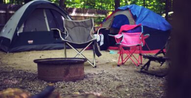 Qué equipo se necesita para acampar?